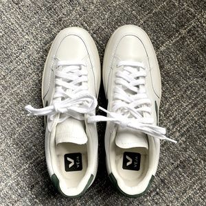 Veja V-12 Vegan Leather Low-Top Sneakers- worn once.
